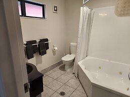 ASURE Oak Estate Motor Lodge