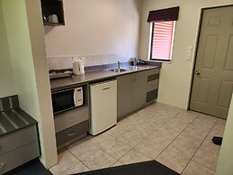 ASURE Oak Estate Motor Lodge