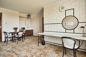 Metropolo by Golden Tulip