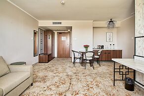 Metropolo by Golden Tulip