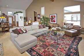 2239a Chamonix 3 Bedroom Home by Redawning