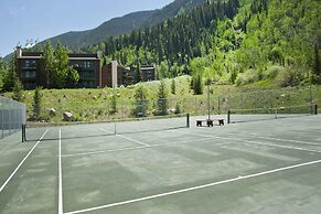 Timberfalls 1905 3 Bedroom Condo by RedAwning