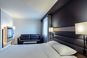 Moxy Edinburgh Airport