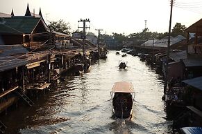 RoomQuest Amphawa Floating Market