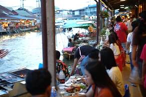 RoomQuest Amphawa Floating Market