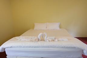 RoomQuest Amphawa Floating Market