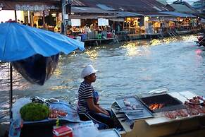 RoomQuest Amphawa Floating Market