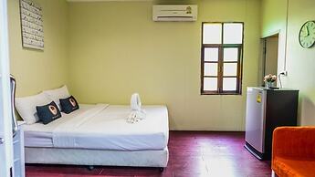 RoomQuest Amphawa Floating Market