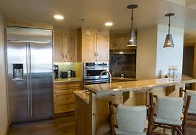 Three Bedroom Penthouse at the base of Canyons by RedAwning - Save 20%