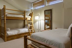 Four Bedroom Penthouse in Canyons Village by RedAwning - Save 20% on 7