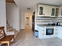 Terrace Life Palm Apart