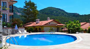 Terrace Life Palm Apart