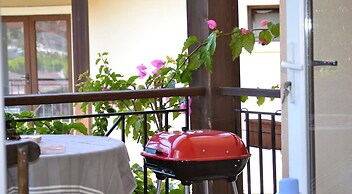 Terrace Life Palm Apart