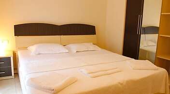 Terrace Life Palm Apart