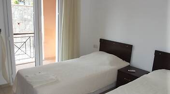 Terrace Life Palm Apart