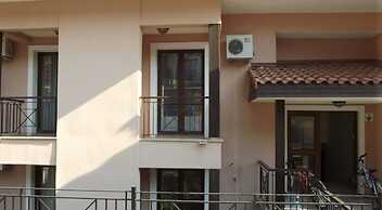 Terrace Life Palm Apart