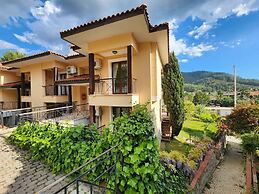 Terrace Life Palm Apart