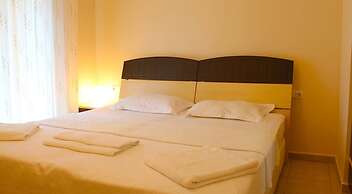 Terrace Life Palm Apart