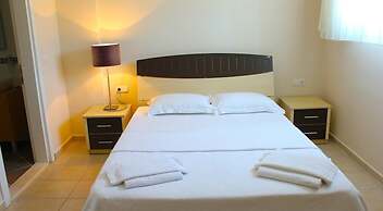 Terrace Life Palm Apart