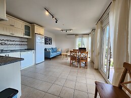 Terrace Life Palm Apart