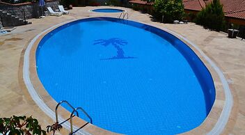 Terrace Life Palm Apart