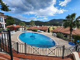 Terrace Life Palm Apart