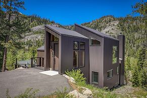 Trapper Mc Nutt Modern Mountain 4 Bedroom Home by Redawning