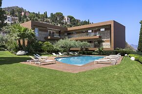 Isola Bella Infinity Suites