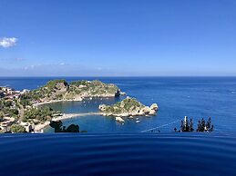Isola Bella Infinity Suites