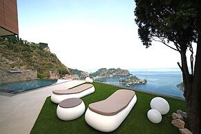 Isola Bella Infinity Suites