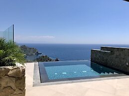 Isola Bella Infinity Suites
