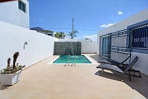 Modern House Pool AC WiFi