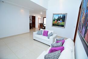 Modern House Pool AC WiFi