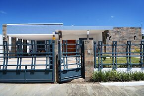 Modern House Pool AC WiFi