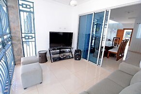 Modern House Pool AC WiFi