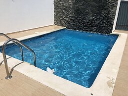Modern House Pool AC WiFi