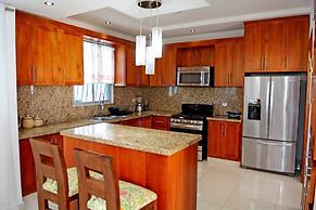 Modern House Pool AC WiFi