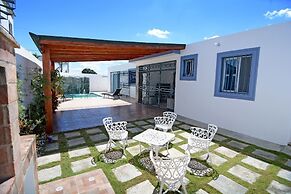 Modern House Pool AC WiFi