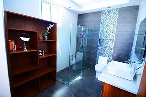 Modern House Pool AC WiFi