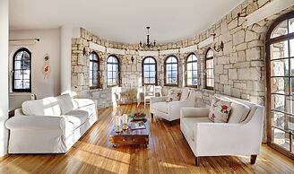 Vinifera Vineyards Hotel