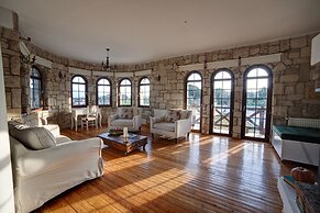 Vinifera Vineyards Hotel