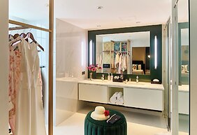 La Seine Boutique Hotel