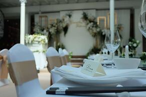 Ramada Plaza by Wyndham Chao Fah