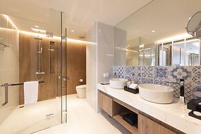 Ramada Plaza by Wyndham Chao Fah