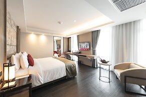 Ramada Plaza by Wyndham Chao Fah