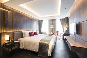 Ramada Plaza by Wyndham Chao Fah