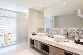 Ramada Plaza by Wyndham Chao Fah