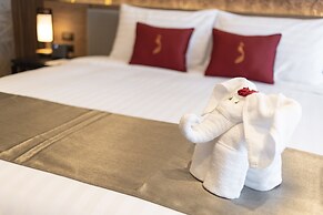 Ramada Plaza by Wyndham Chao Fah