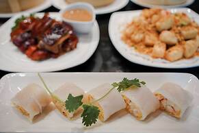 Ramada Plaza by Wyndham Chao Fah