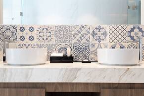 Ramada Plaza by Wyndham Chao Fah